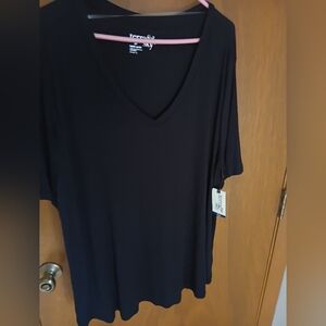 Terra & Sky Black V-Neck Short Sleeve Top